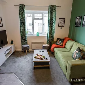 Lorne Park Landings By Grandeur Apartment
