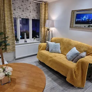 3 Minute Walk To Beach - Couldn't Be Much Closer To Sea Apartment